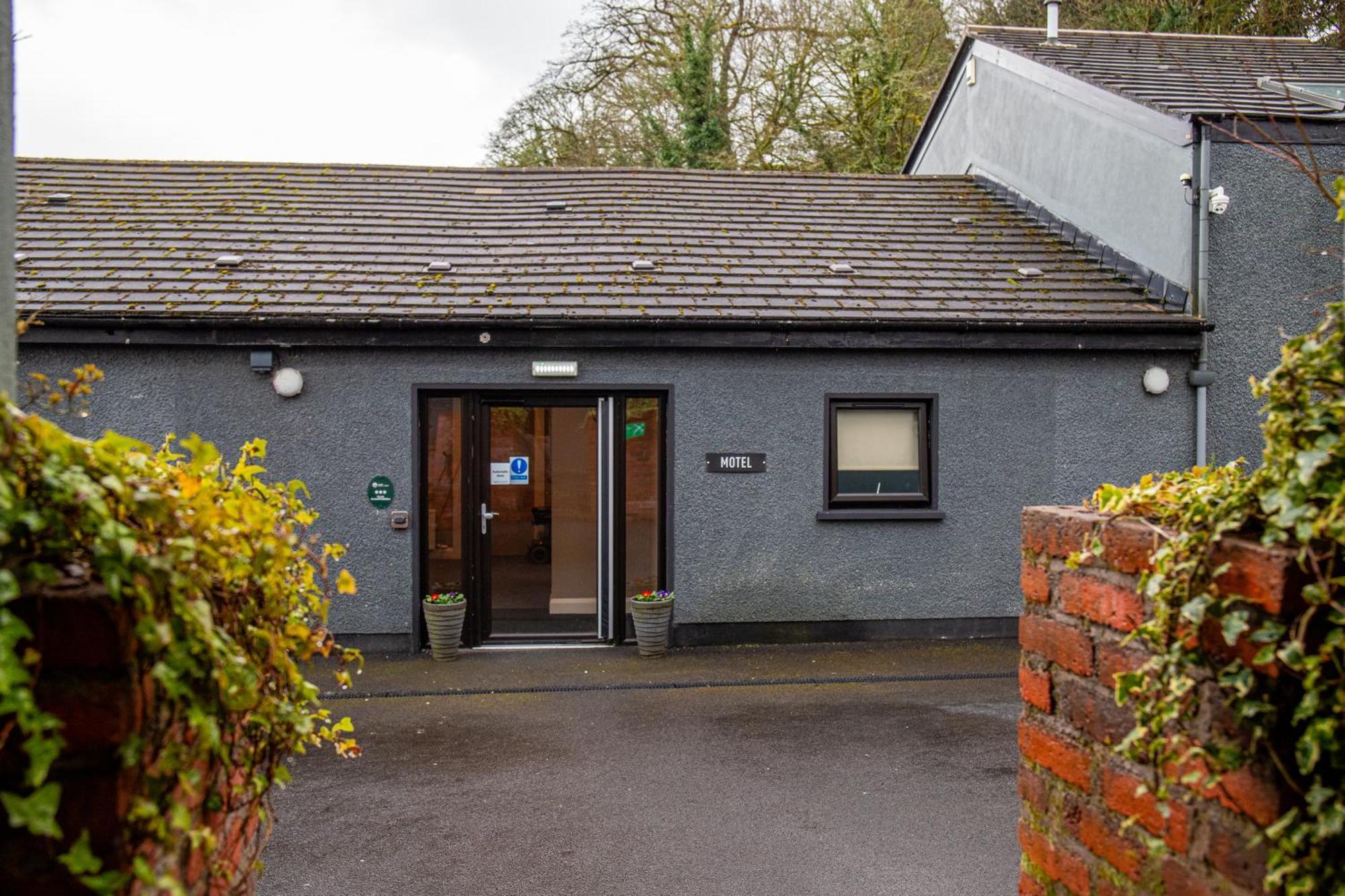 The Enniskillen Hotel And Motel Exterior photo